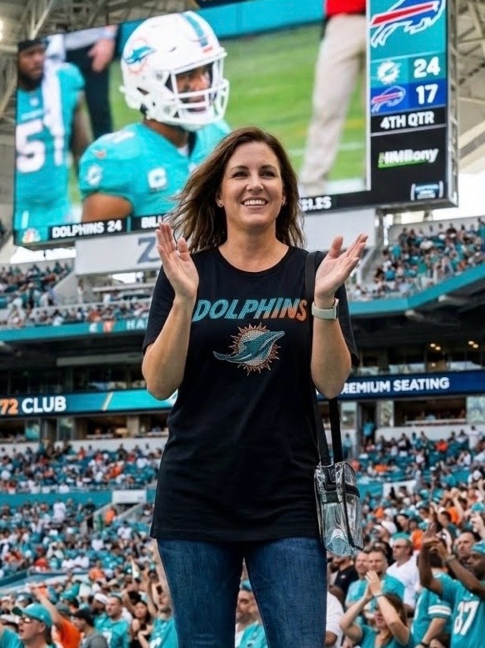 🏈NWOT Woman’s Miami Dolphin T-Shirt Size XL